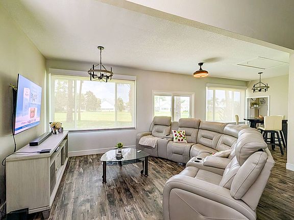 2nd image of 525 Twin Lakes Dr