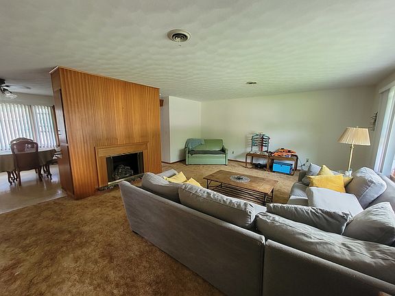 2nd image of 428 Blaine St