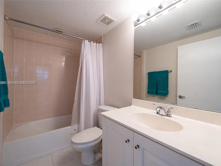 18100 N Bay Rd #504 — Photo 17