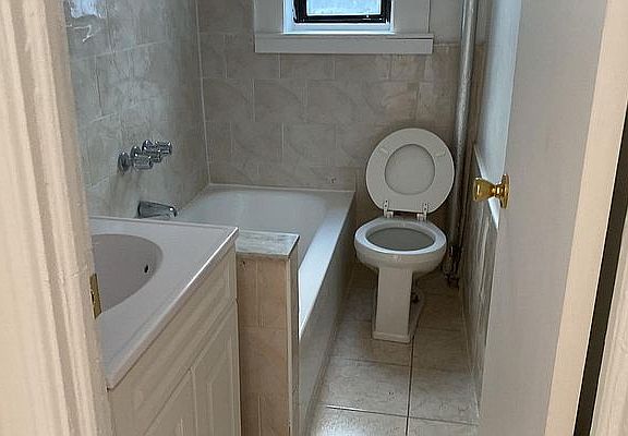 4th image of 564 E 3rd St #B2