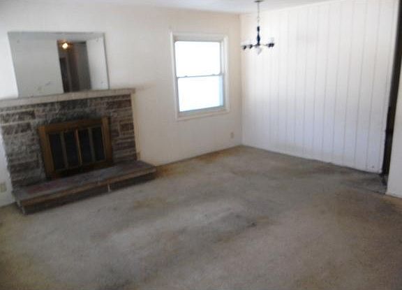 3rd image of 3013 N Ashland Ct