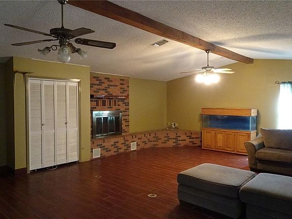 2nd image of 1009 Briarwood St