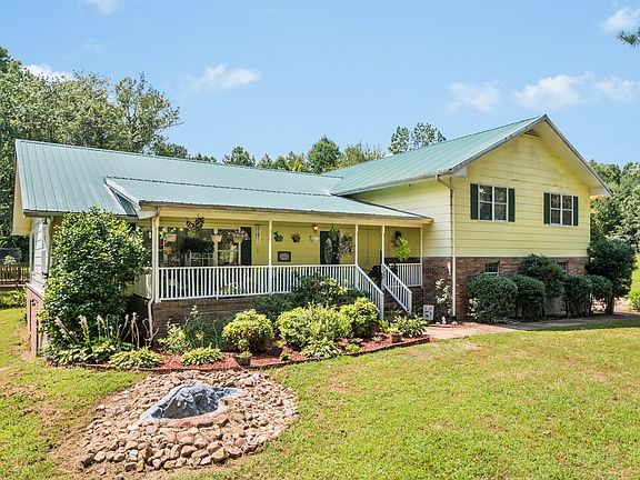 2nd image of 460 Davis Rd