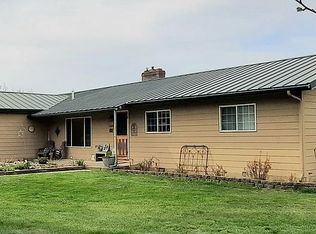 71498 SW Lake Dr, Pendleton, OR 97801