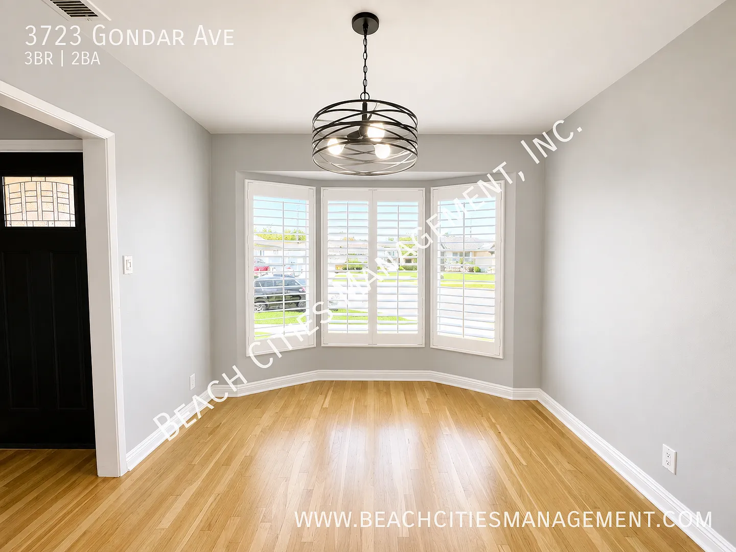 Beautiful 3 Bedroom 2 Bathroom Home with a 2 Car Garage — Photo 3
