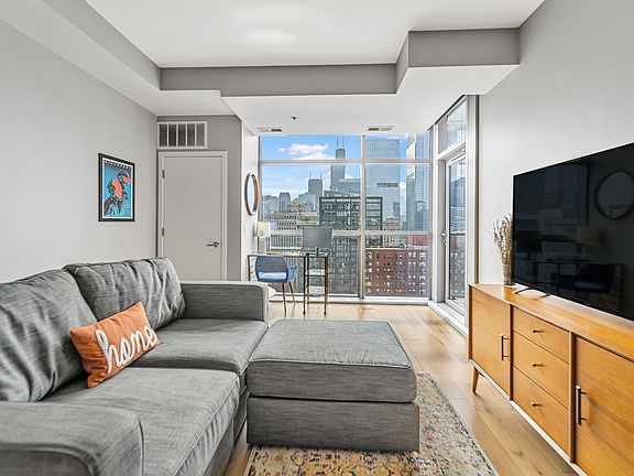 5th image of 303 W Ohio St #2505