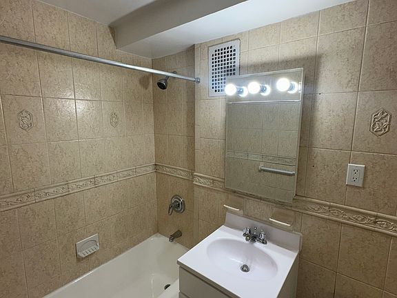 4th image of 85-38 167th St #2