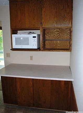 3rd image of 470 Eldridge Ave E