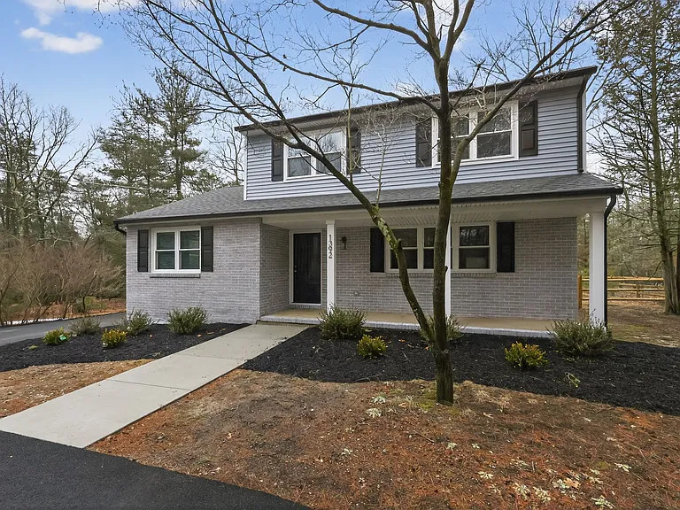 1392 Stokes Rd — Photo 1