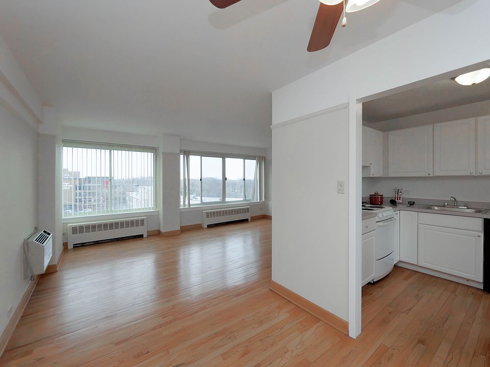 1st image of 4750 N Clarendon Ave #47500101