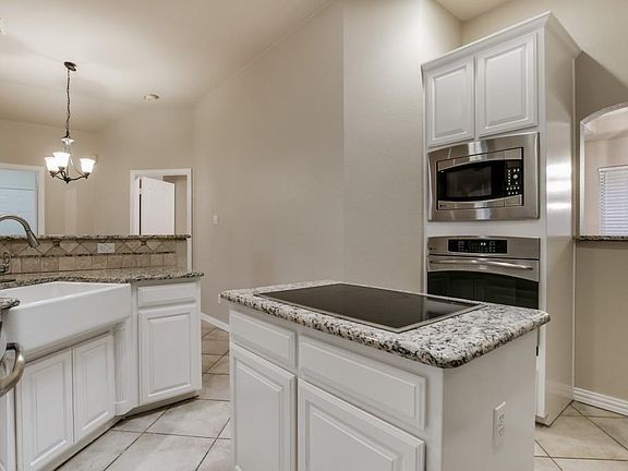 5th image of 883 San Jacinto Dr