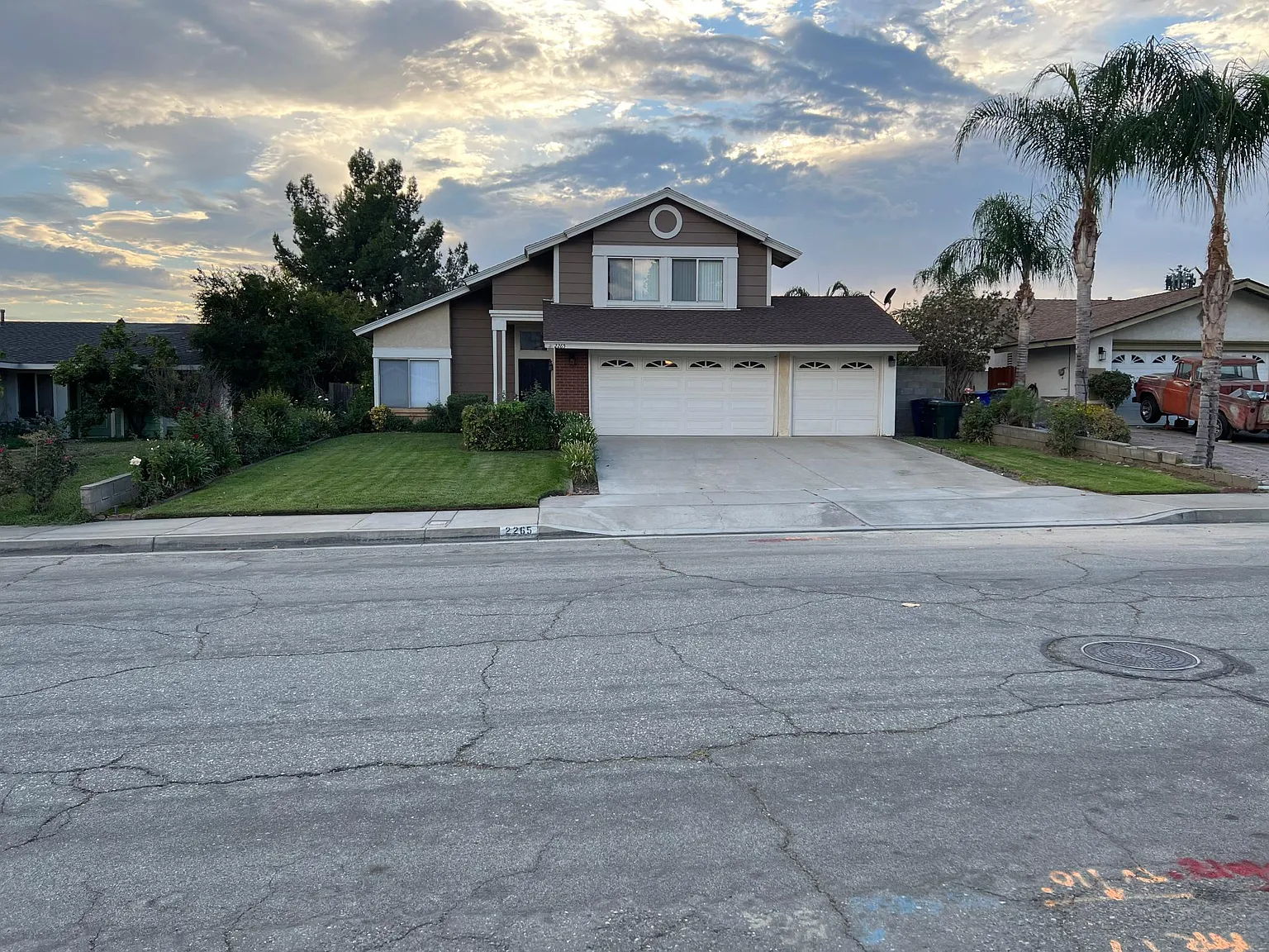 2265 La Salle Ave — Photo 2