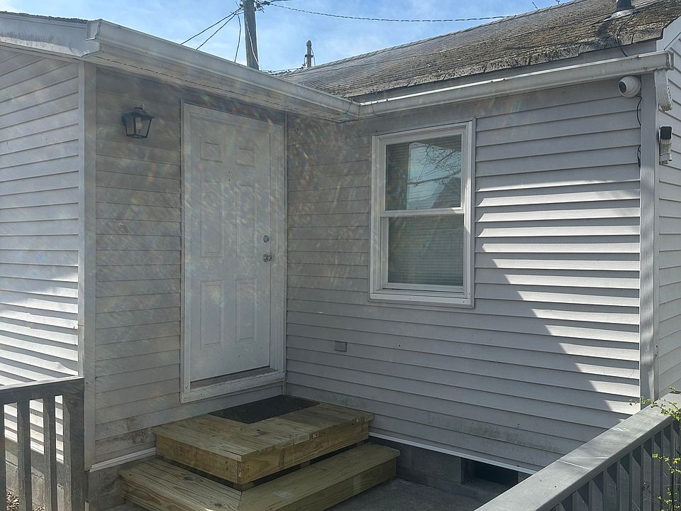 1st image of 256 E Montauk Highway Cottage #7