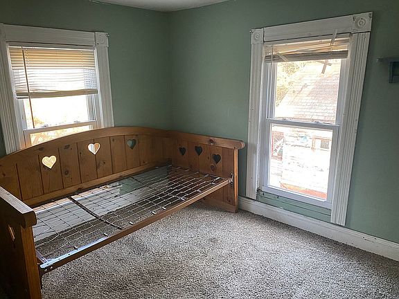 3rd image of 33 Pine St