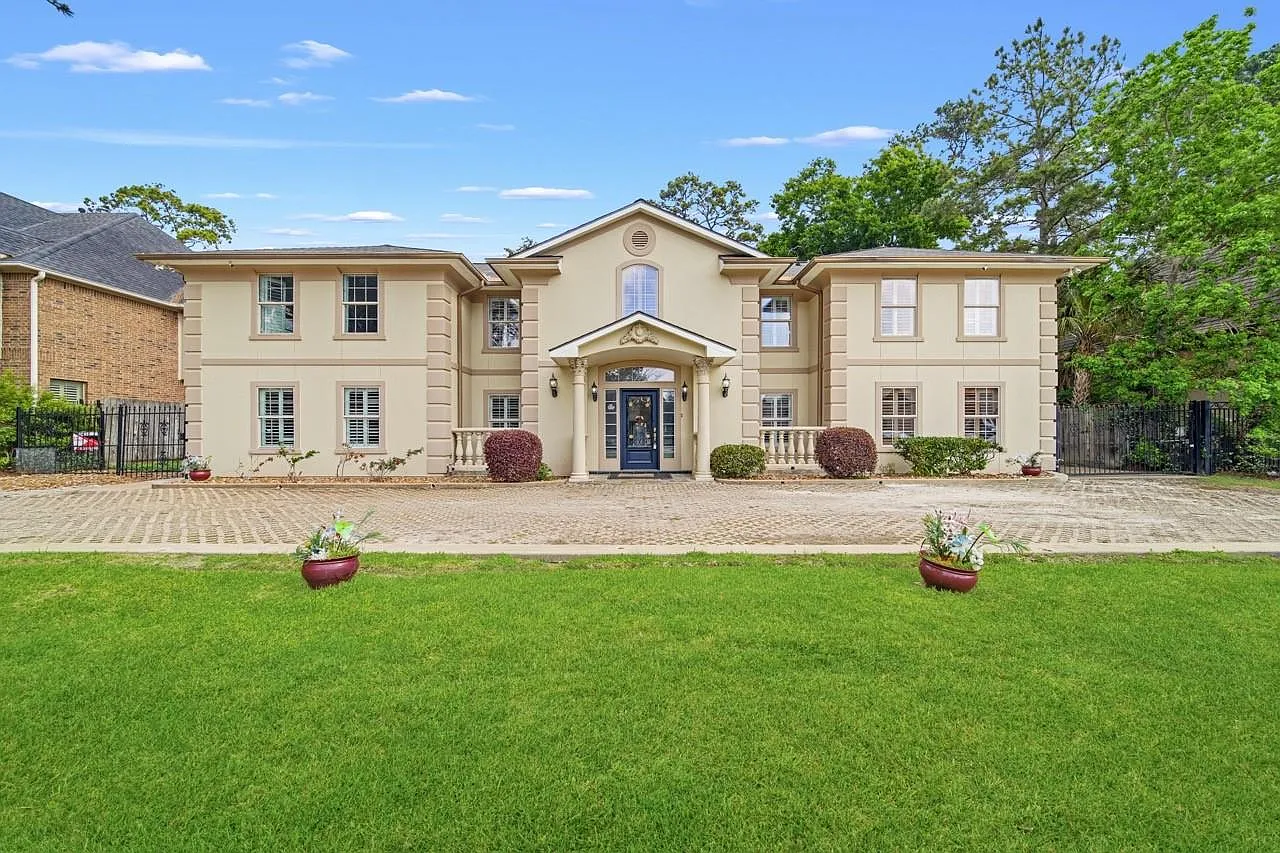 8 bed, 8.0 bath, 6384 sqft, $9,800 — Photo 1