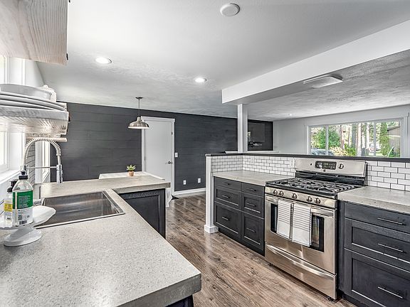 5th image of 10521 N Middleton Dr