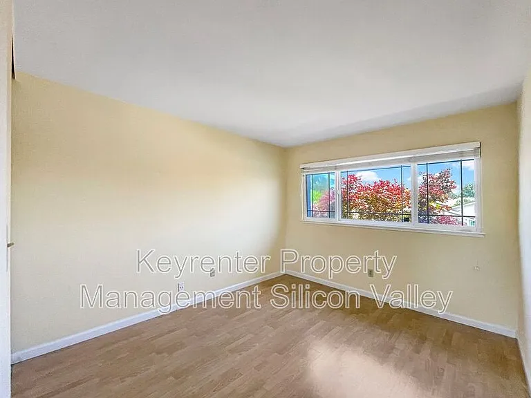 1293 Knollview Dr — Photo 21