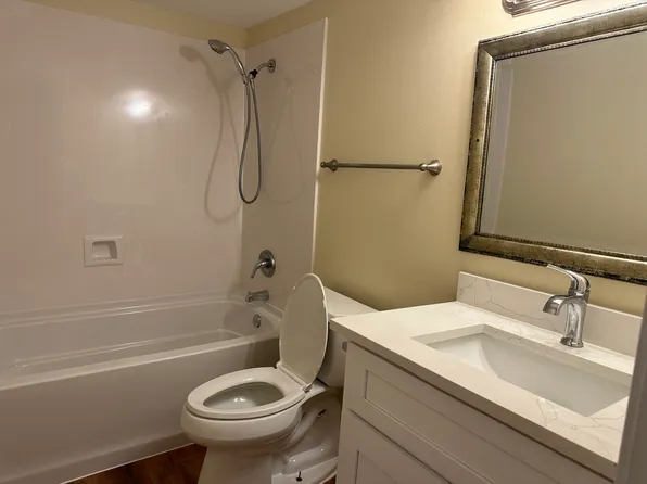 3008 15th St APT 4, Metairie, LA 70002