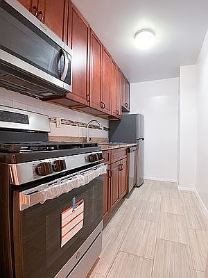 3rd image of 340 E 74th St APT 3E
