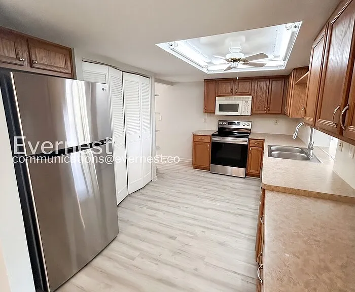 7810 Cayuga Dr — Photo 6