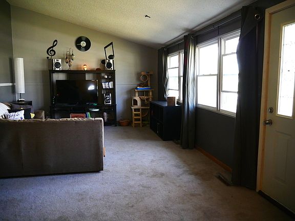 3rd image of 347 Tee Ln