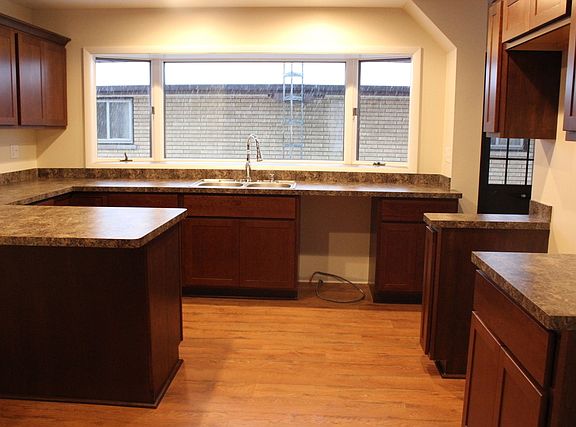 2nd image of 425 College Ave