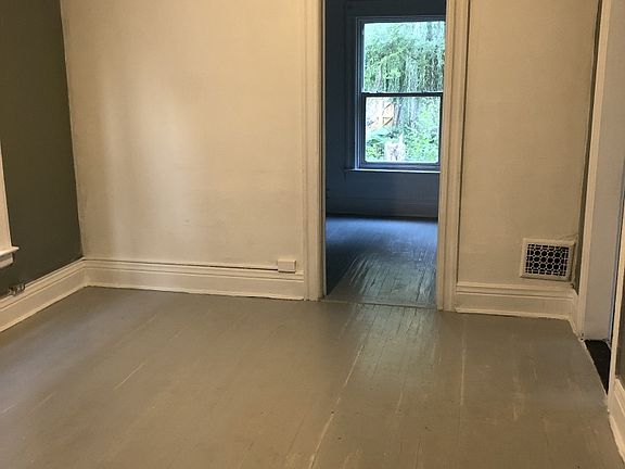 4th image of 699 Northumberland Ave #2