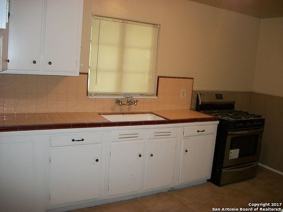 4th image of 244 Charcliff Dr