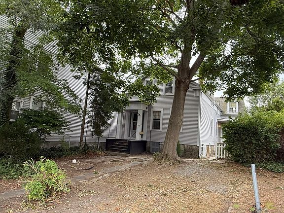 5th image of 162 Elm St