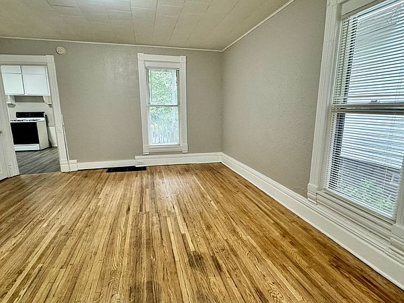 2nd image of 766 Clancy Ave NE Lowr 1