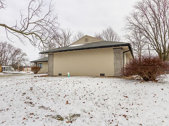 5th image of 120 S Coventry Dr