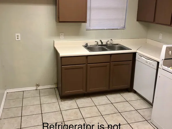 921A W Summercrest Blvd, Burleson, TX 76028