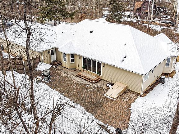 4th image of 521 Stoney Run Rd