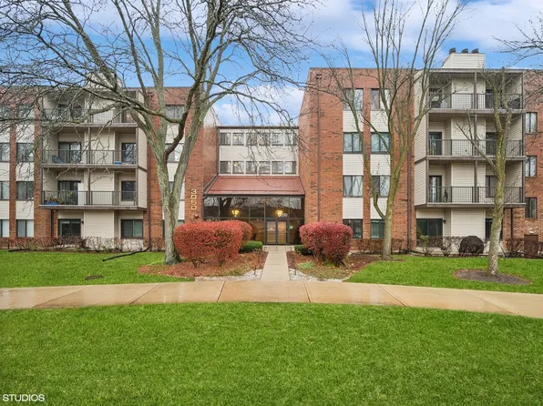 3050 Pheasant Creek Dr APT 205, Northbrook, IL 60062