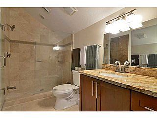4th image of 4025 Priory Cir