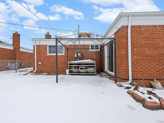 5th image of 12876 Martin Rd