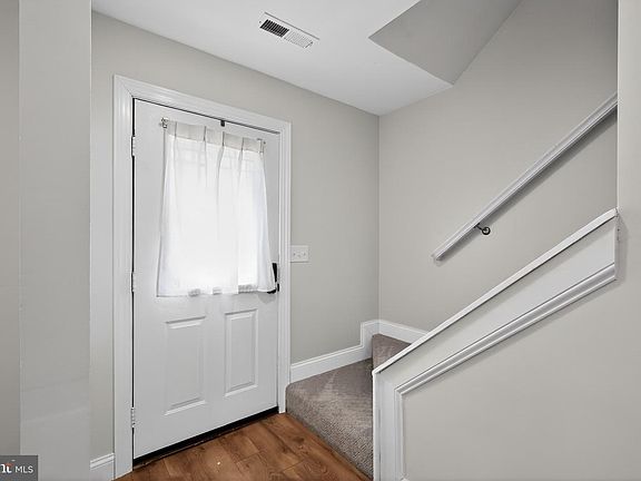 3rd image of 1410 Foxwood Ct