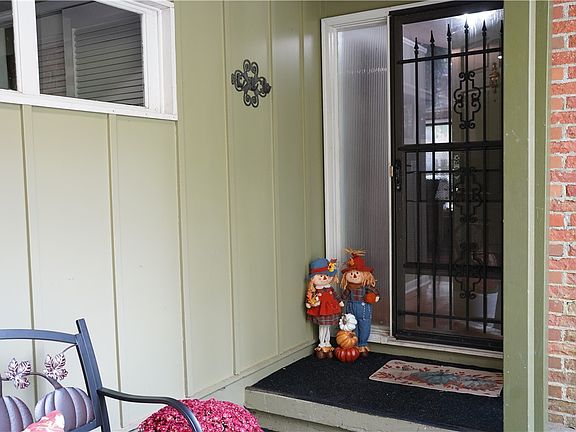 4th image of 259 Oak St