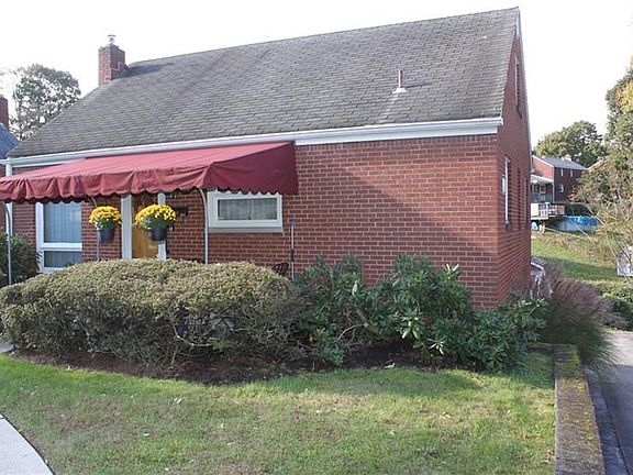 Nice front porch with Awning
