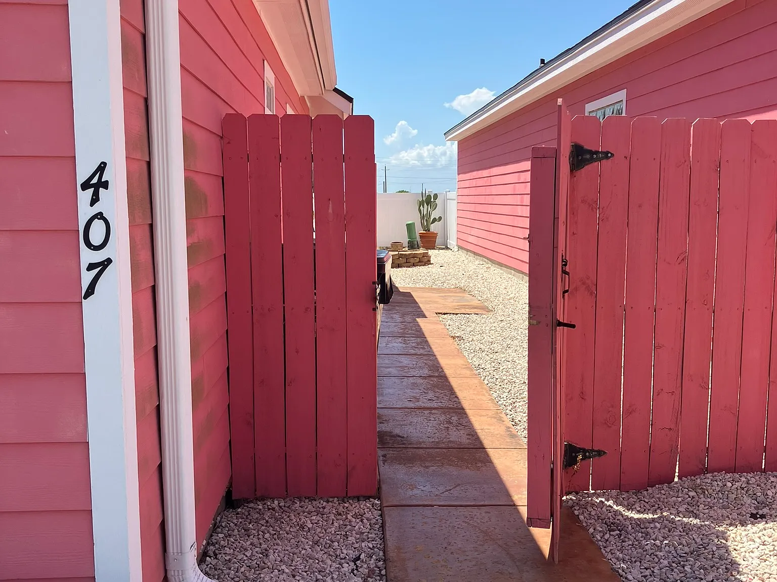 2 bed, 962 sqft, $1,900 — Photo 2