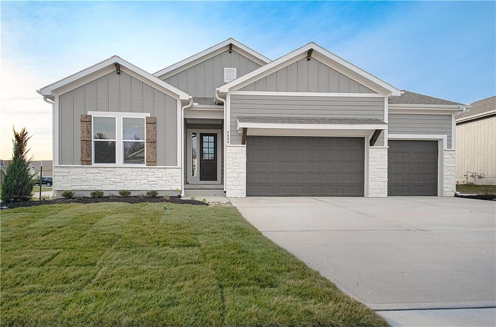 4628 SW Robinson Dr, Lees Summit, MO 64083 | Zillow