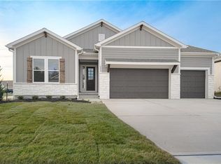 4628 SW Robinson Dr, Lees Summit, MO 64083