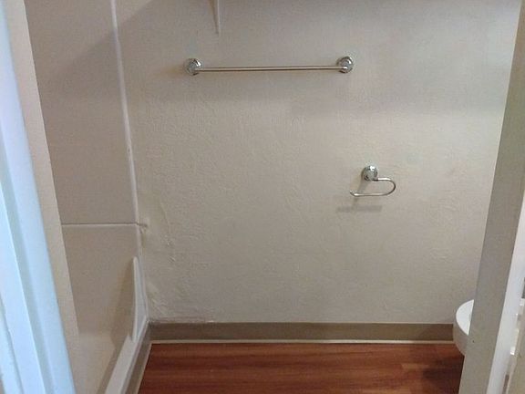 3rd image of 608 E 15th Ave APT A