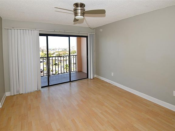 5th image of 51 Island Way APT 909