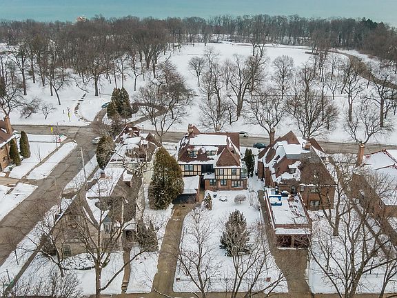 3rd image of 2857 N Lake Dr #2