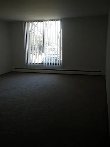 2612 N Maryland Ave — Photo 3