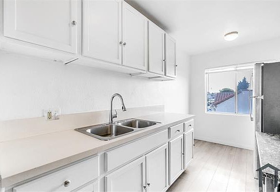 2nd image of 1805 W 80th St #8