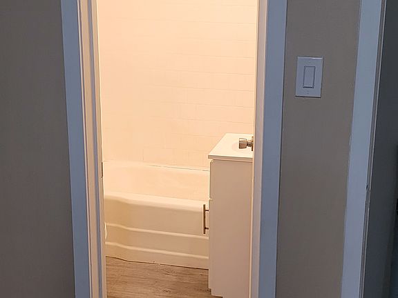 5th image of 8992 Victoria Ave #A