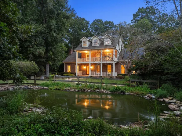 1017 Holly Creek Ln, Chapel Hill, NC 27516