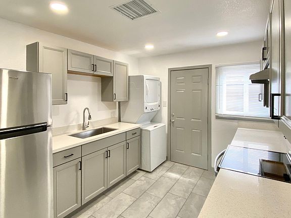 2nd image of 526 S 11th St #526